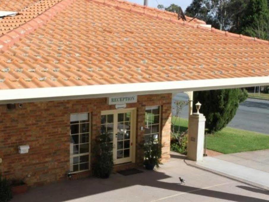 Grand Manor Motor Inn Queanbeyan Exterior foto